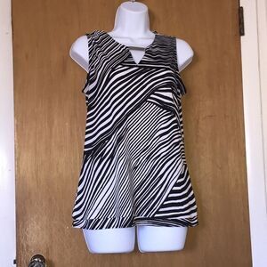 Liz Claiborne top!! EUC!! Medium! Black/White! Great for any occasion!